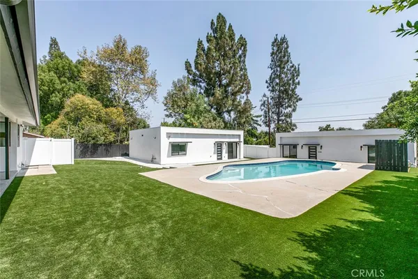 a view of a house with backyard and porch