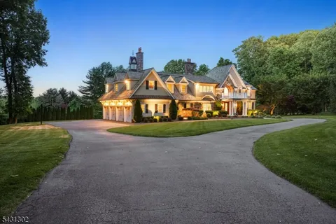 $3,795,000 | 17 Fawn Hill Drive, Morristown, NJ 07960