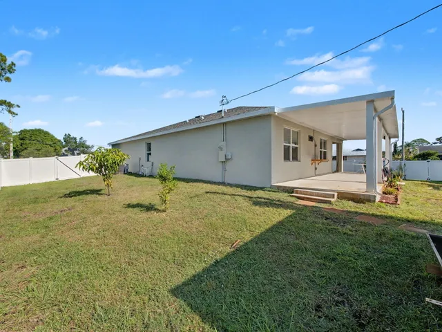a house view with a outdoor space