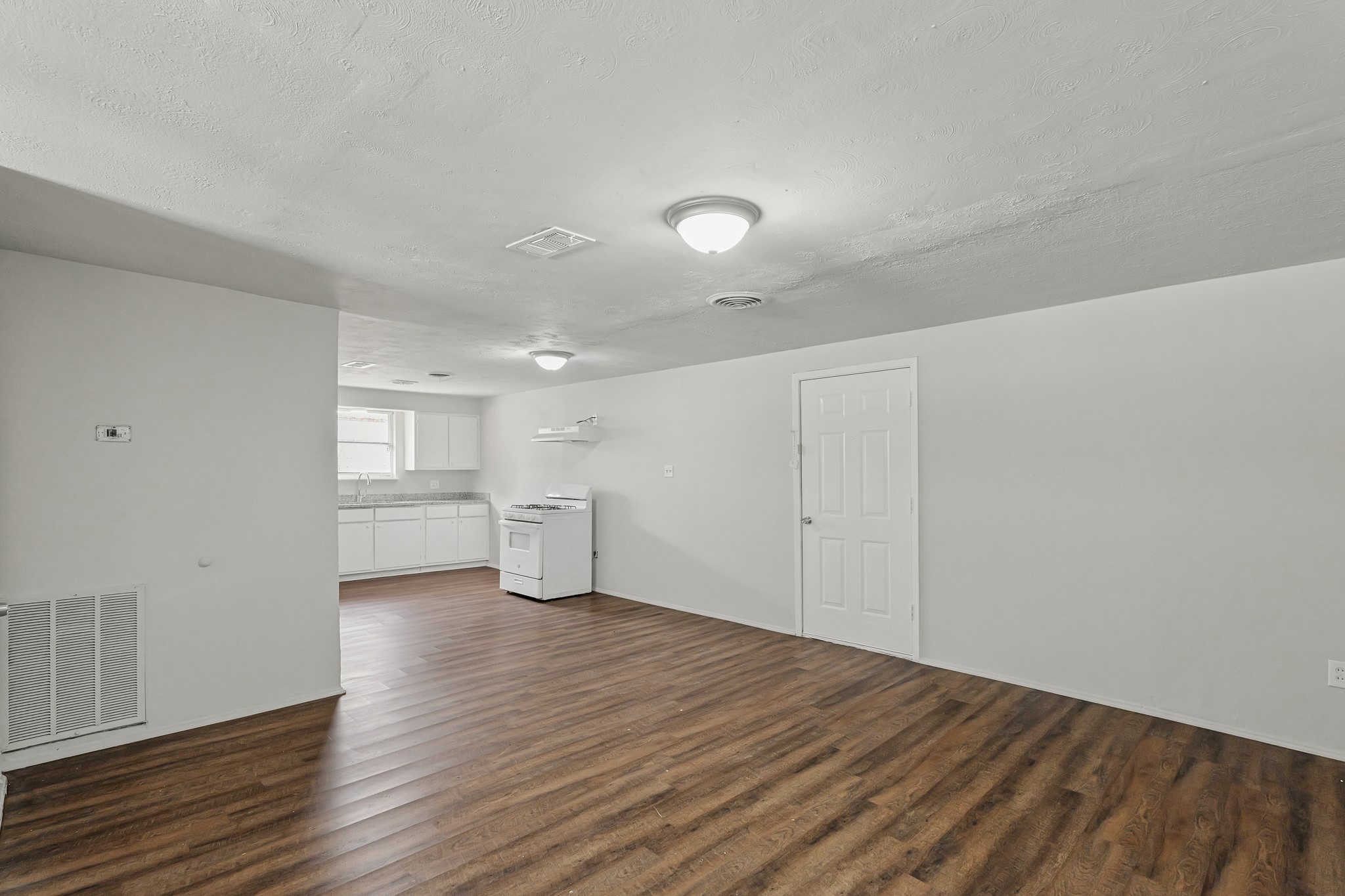 414 Grantham Road Baytown, TX 77521 - Photo 4 of 19