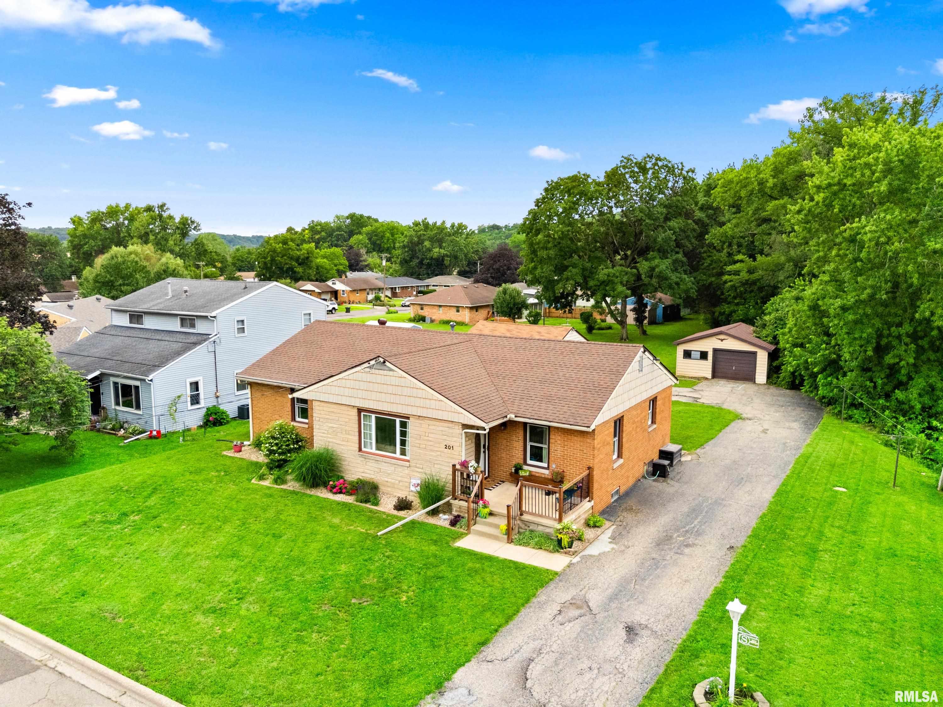 201 Brookview Road East Peoria, IL 61611 - Photo 2 of 46 Gallery Image 2