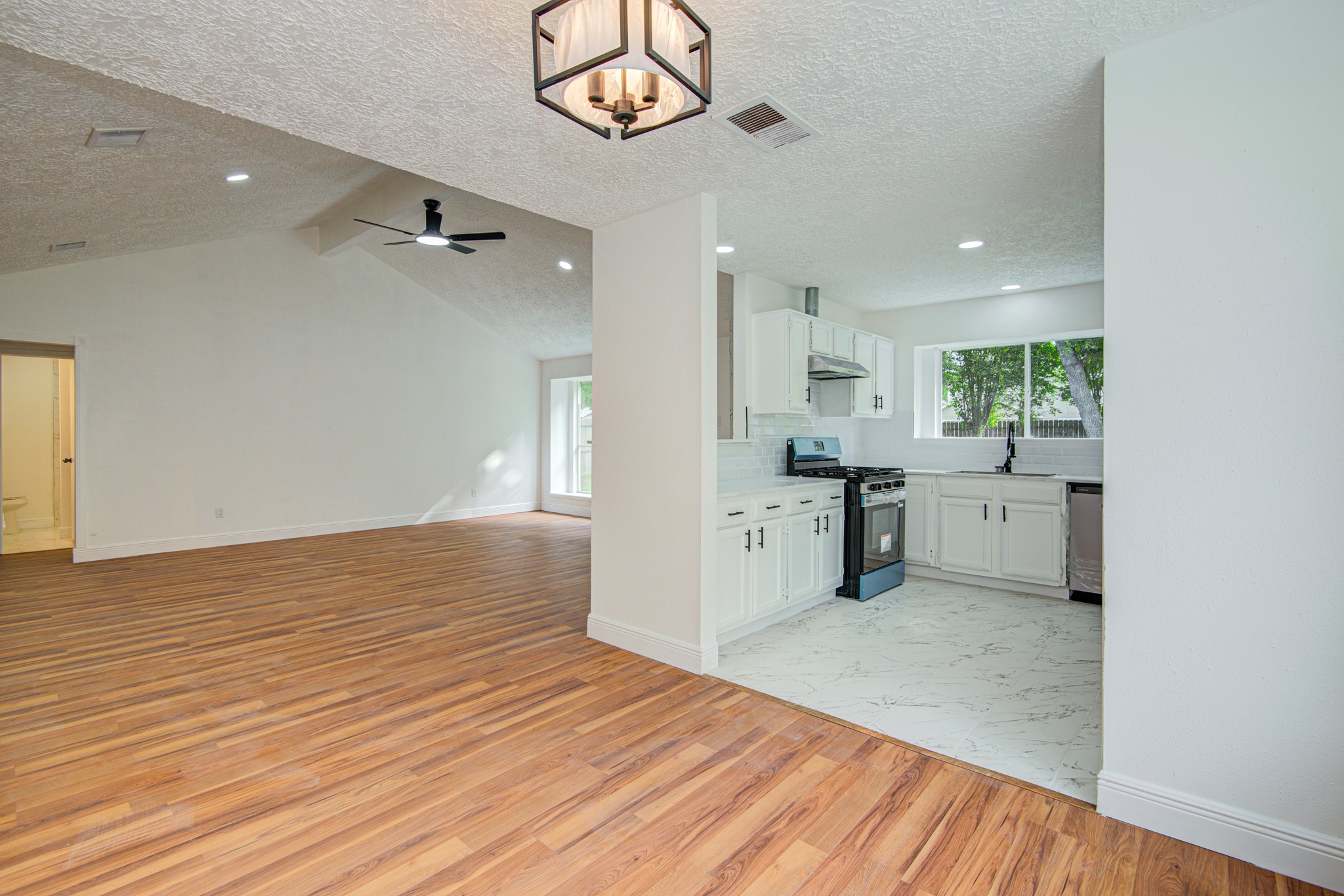 24127 Spring Towne Drive Spring, TX 77373 - Photo 9 of 28
