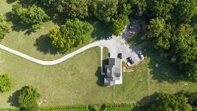 $739,900 | 725 Lick Creek Road, Hartsville, TN 37074