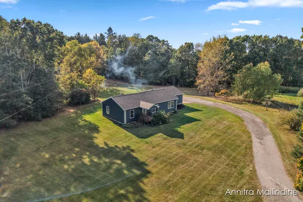 $345,000 | 2929 Montcalm Avenue Southeast, Lowell, MI 49331