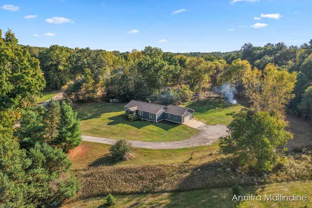 $375,000 | 2929 Montcalm Avenue Southeast, Lowell, MI 49331