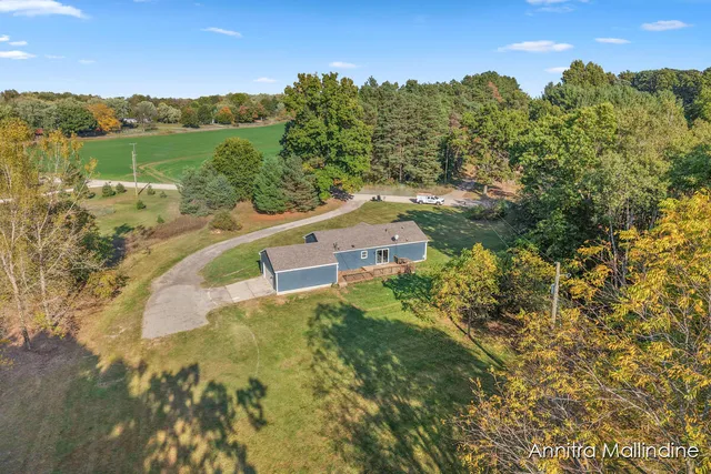 $375,000 | 2929 Montcalm Avenue Southeast, Lowell, MI 49331