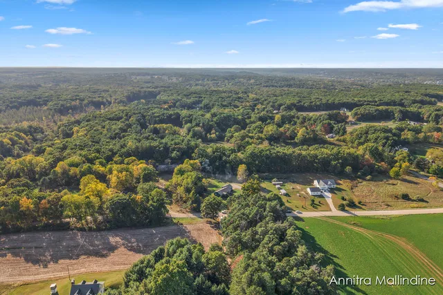 $375,000 | 2929 Montcalm Avenue Southeast, Lowell, MI 49331