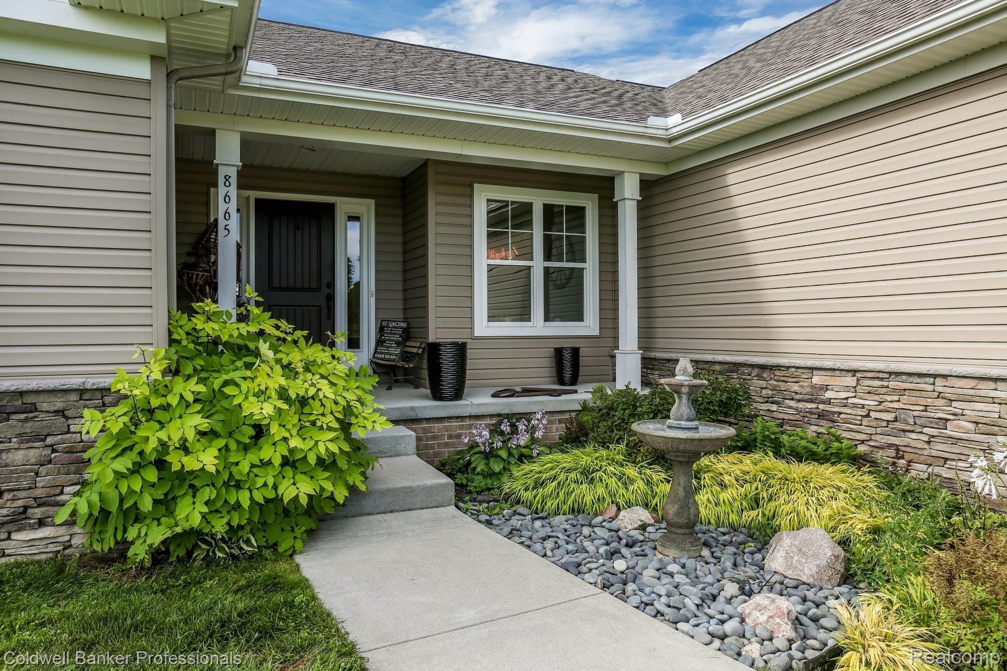 8665 Oakhill Road Clarkston, MI 48348 - Photo 6 of 49 Welcoming, covered front porch