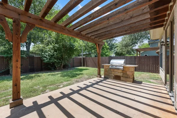 a view of a backyard with plants