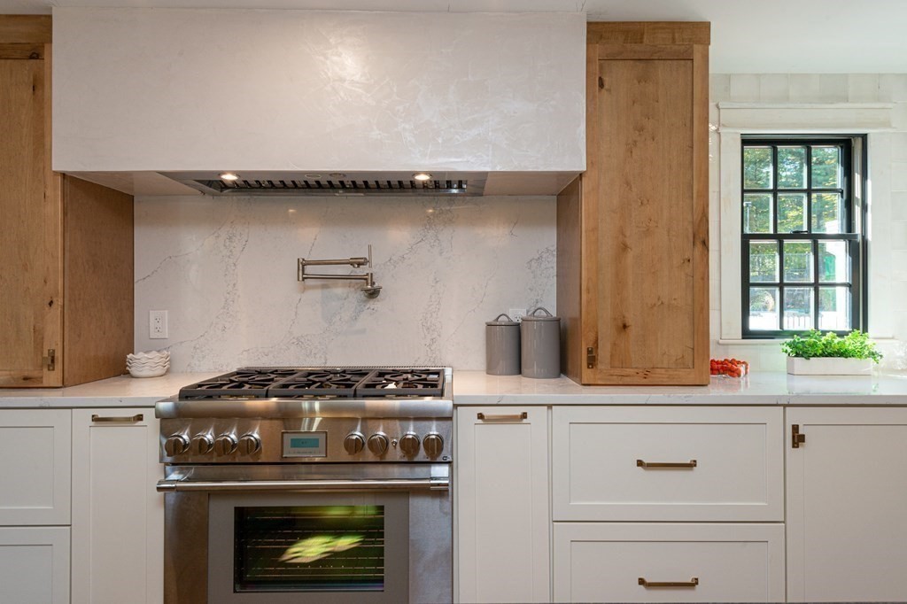 10 Huntingdon Road Lynnfield, MA 01940 - Photo 9 of 42 Gallery Image 9