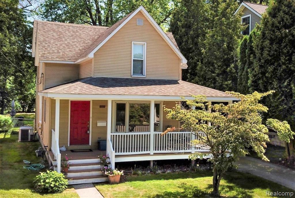 338 Ridge Road Grosse Pointe Farms, MI 48236 - Photo 1 of 54