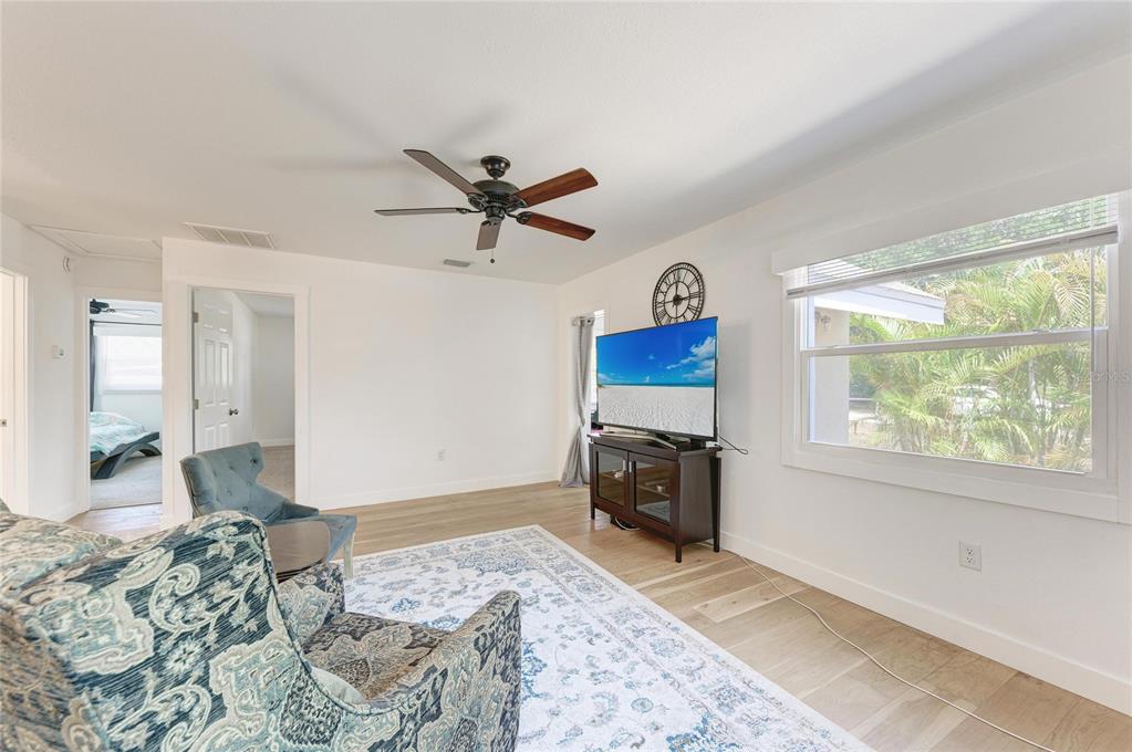 901 Oak Street Southwest Ruskin, FL 33570 - Photo 14 of 63
