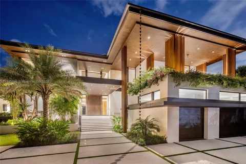 $23,495,000 | 11404 North Bayshore Drive, North Miami, FL 33181