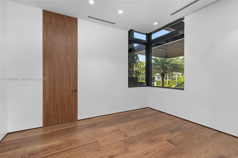 $23,495,000 | 11404 North Bayshore Drive, North Miami, FL 33181