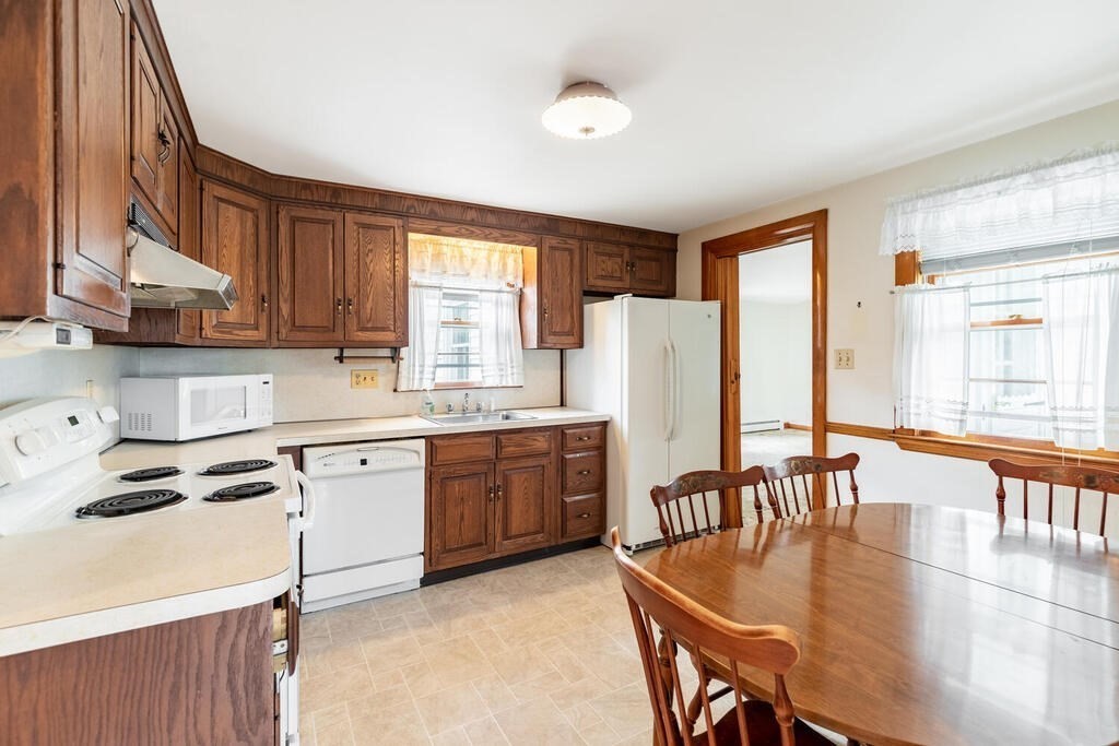 110 Sycamore Road Melrose, MA 02176 - Photo 4 of 33 Gallery Image 4