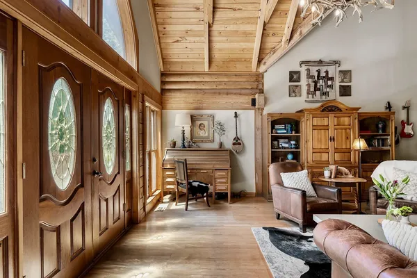 a view of a livingroom with furniture and furniture