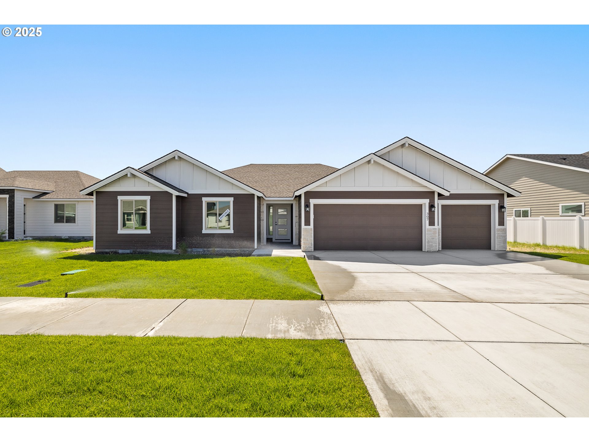 a view of a yard in front of a house
