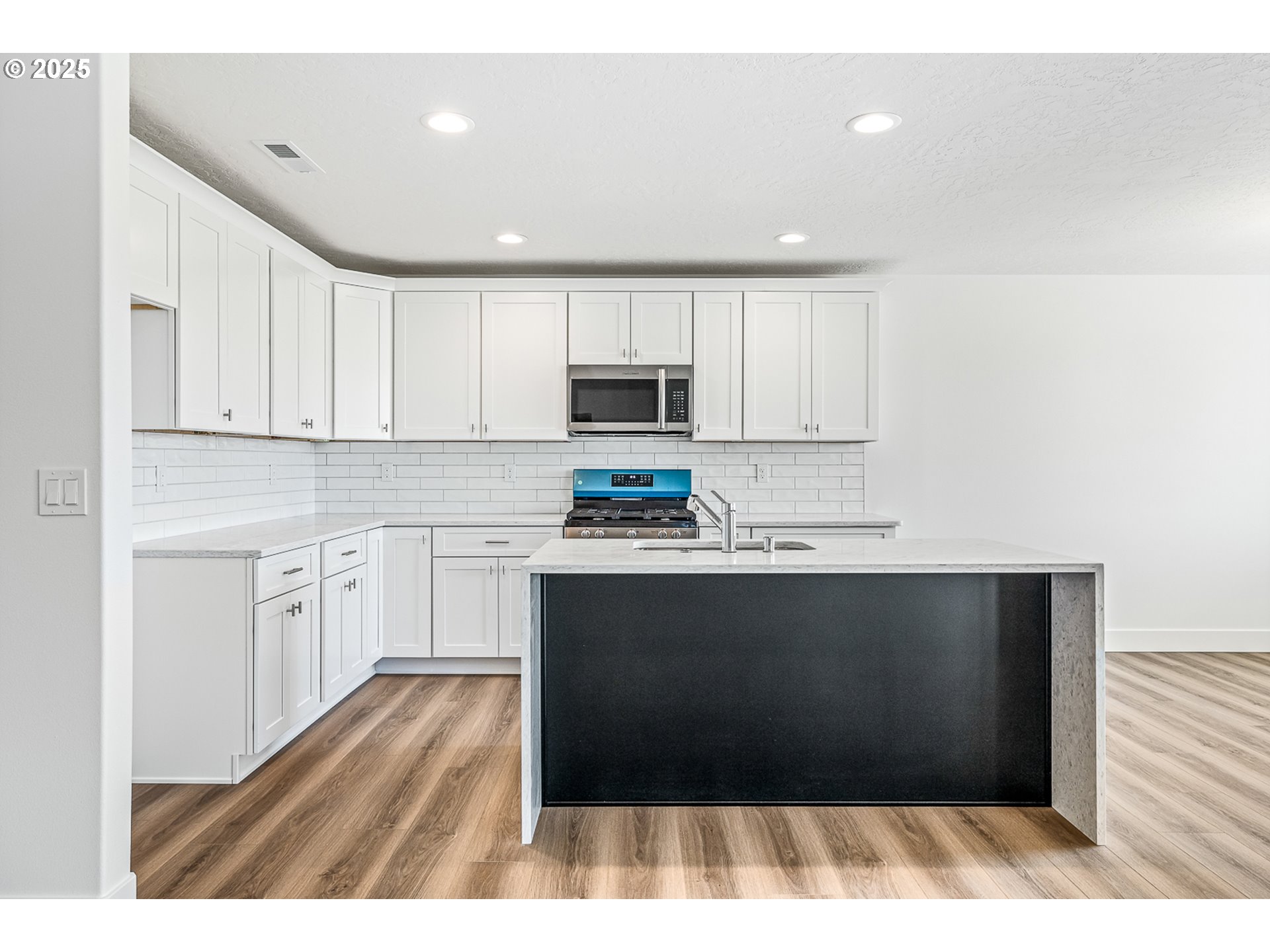 307 Sage Street Boardman, OR 97818 - Photo 14 of 25 a kitchen with granite countertop a refrigerator and a stove