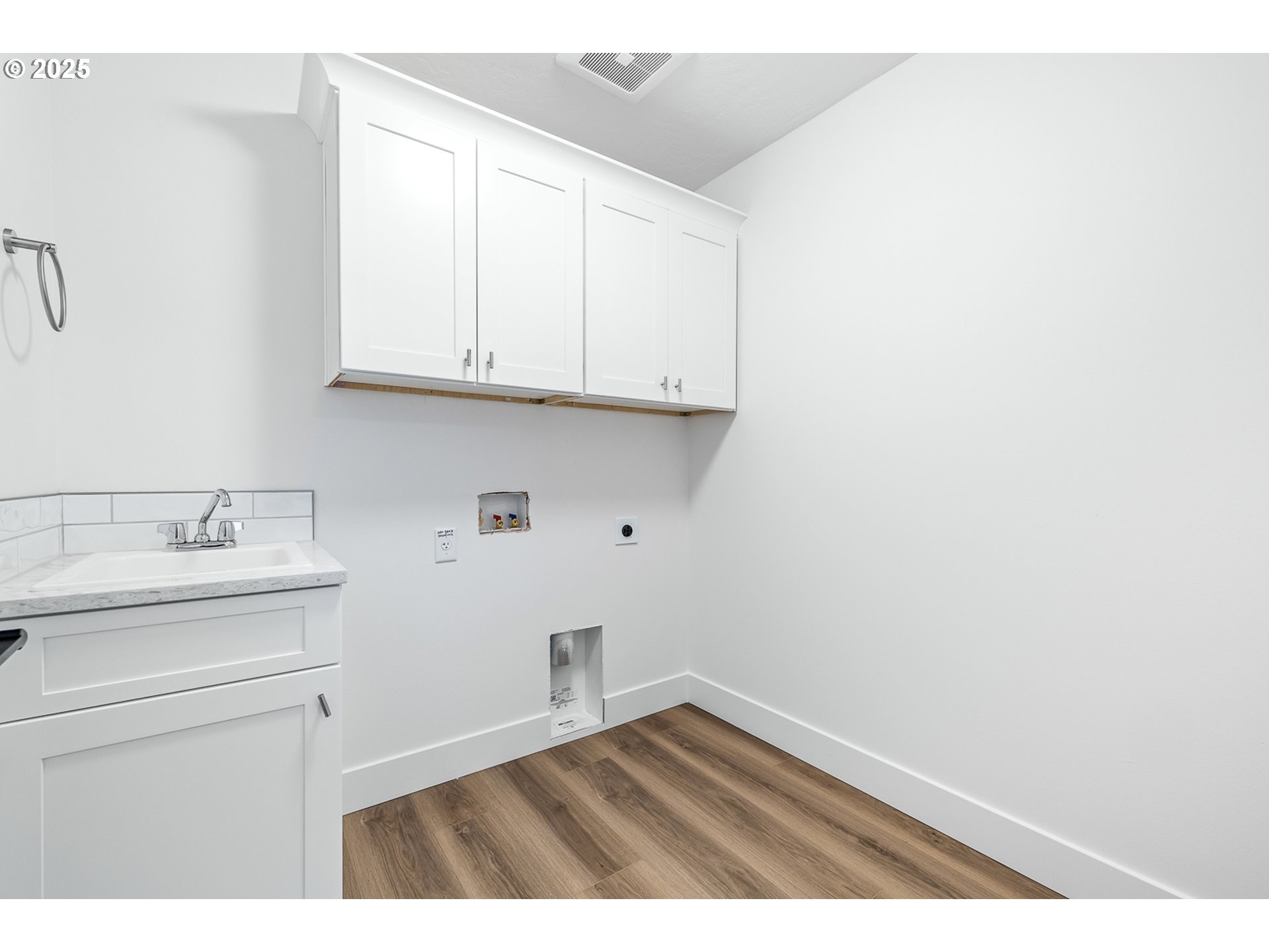 307 Sage Street Boardman, OR 97818 - Photo 3 of 25 a bathroom with a sink and a vanity