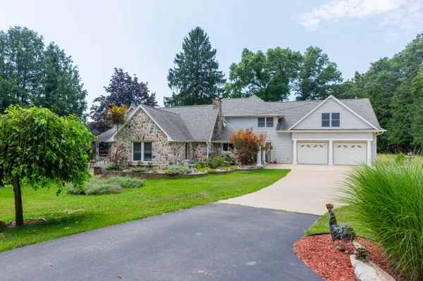 $750,000 | 15797 Hillside Drive, Vandalia, MI 49095