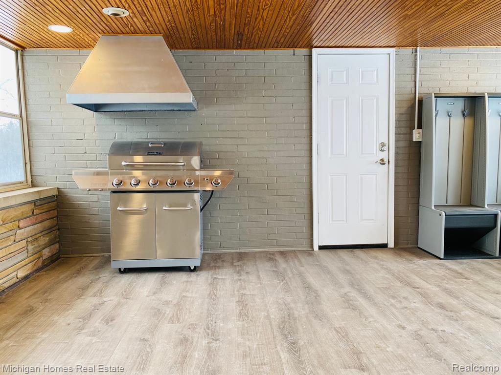 8089 North Holly Road Grand Blanc, MI 48439 - Photo 19 of 31