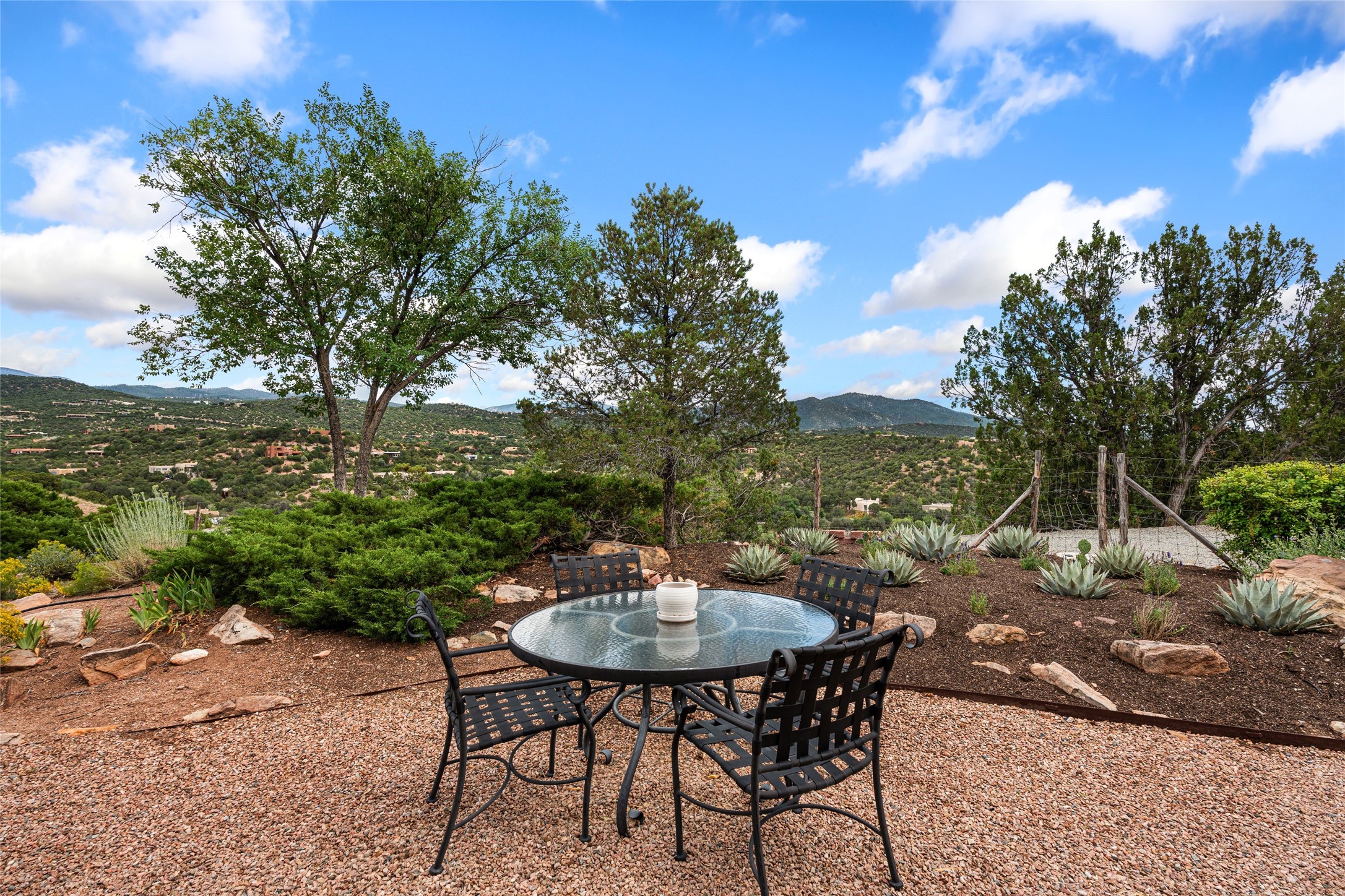 933 Stagecoach Road Santa Fe, NM 87501 - Photo 4 of 39 Entry patio