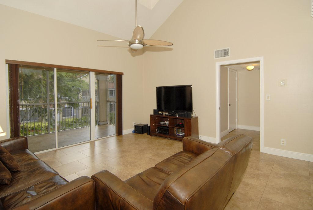 4640 West McNab Road, Unit C2 Pompano Beach, FL 33069 - Photo 5 of 34 Living Room View 2