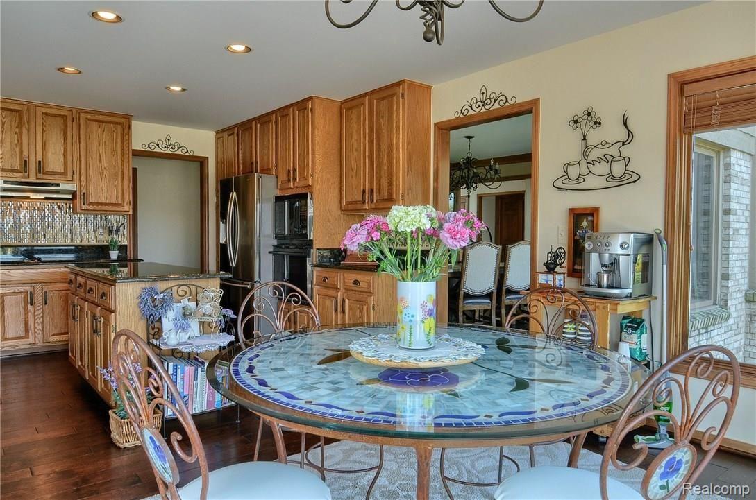 5656 Murfield Drive Rochester, MI 48306 - Photo 15 of 38 Breakfast_Nook_2nd_View.jpg