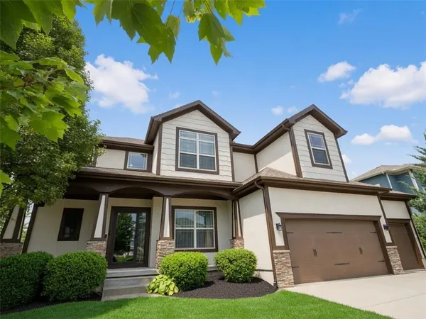 $625,000 | 508 Southwest Lake Side Drive, Lee's Summit, MO 64064