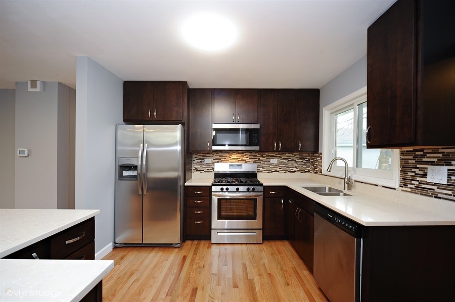 1013 Whitfield Road Northbrook, IL 60062 - Photo 3 of 15