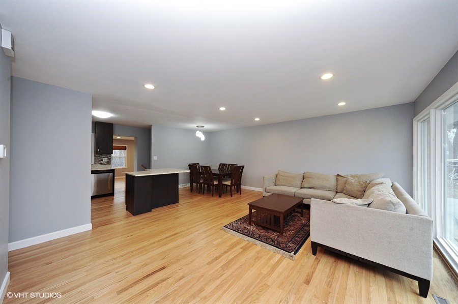 1013 Whitfield Road Northbrook, IL 60062 - Photo 5 of 15