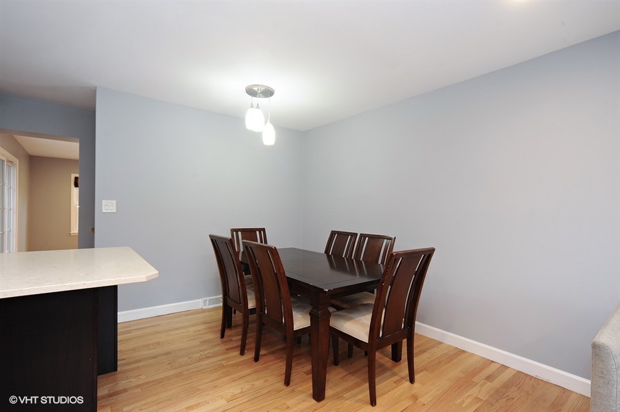 1013 Whitfield Road Northbrook, IL 60062 - Photo 6 of 15