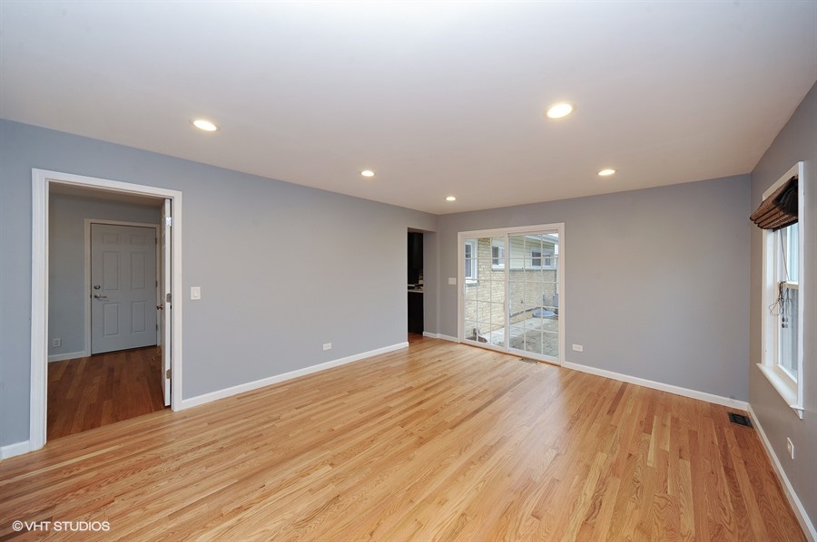 1013 Whitfield Road Northbrook, IL 60062 - Photo 8 of 15