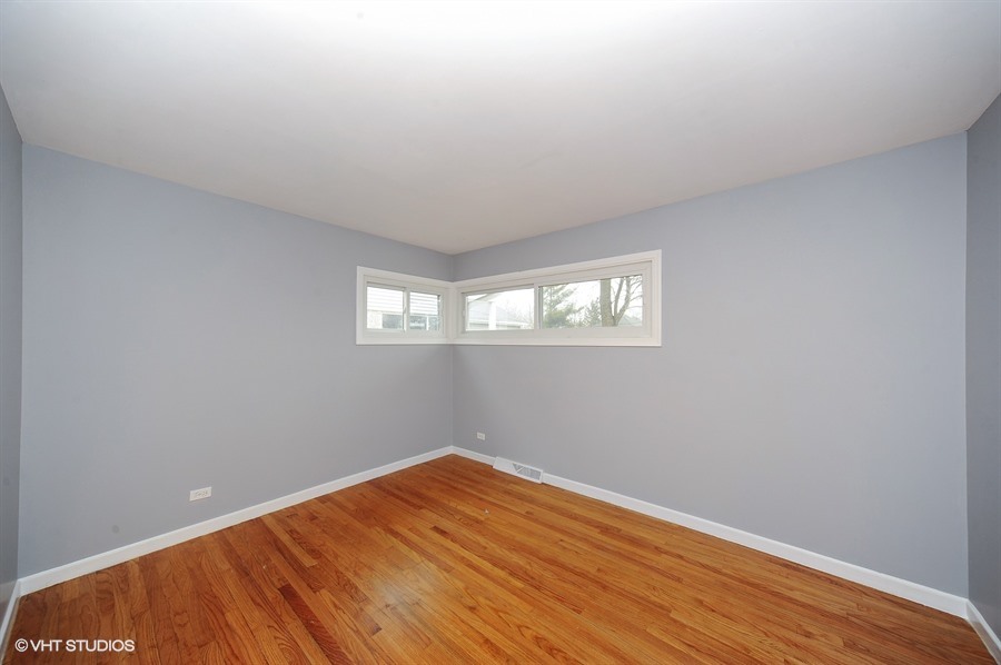1013 Whitfield Road Northbrook, IL 60062 - Photo 10 of 15