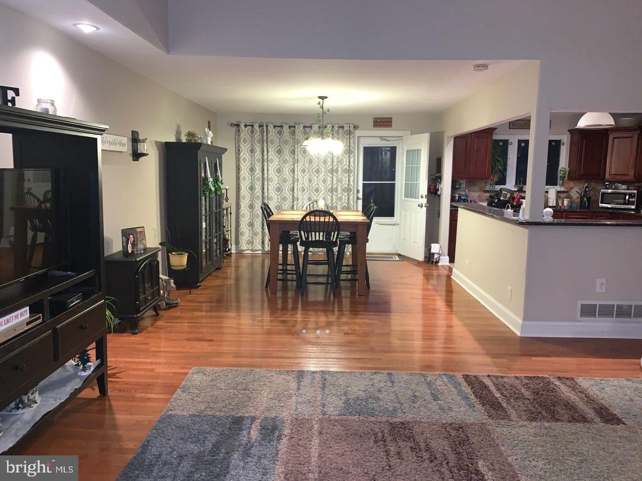 46 Andrew Road Huntingdon Valley, PA 19006 - Photo 5 of 25