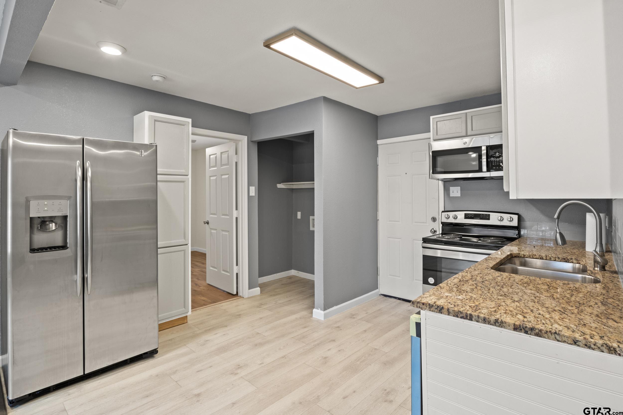 903 Hester Street Arlington, TX 76011 - Photo 4 of 17
