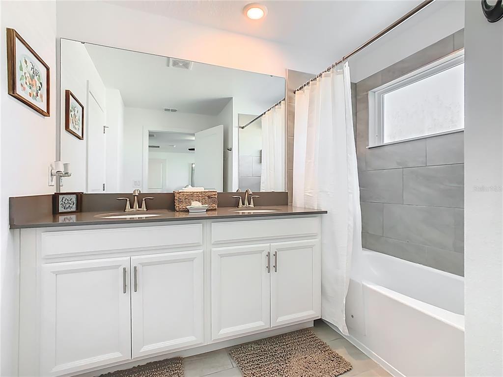 2957 Simile Street Kissimmee, FL 34746 - Photo 37 of 67 a bathroom with a sink and a bathtub