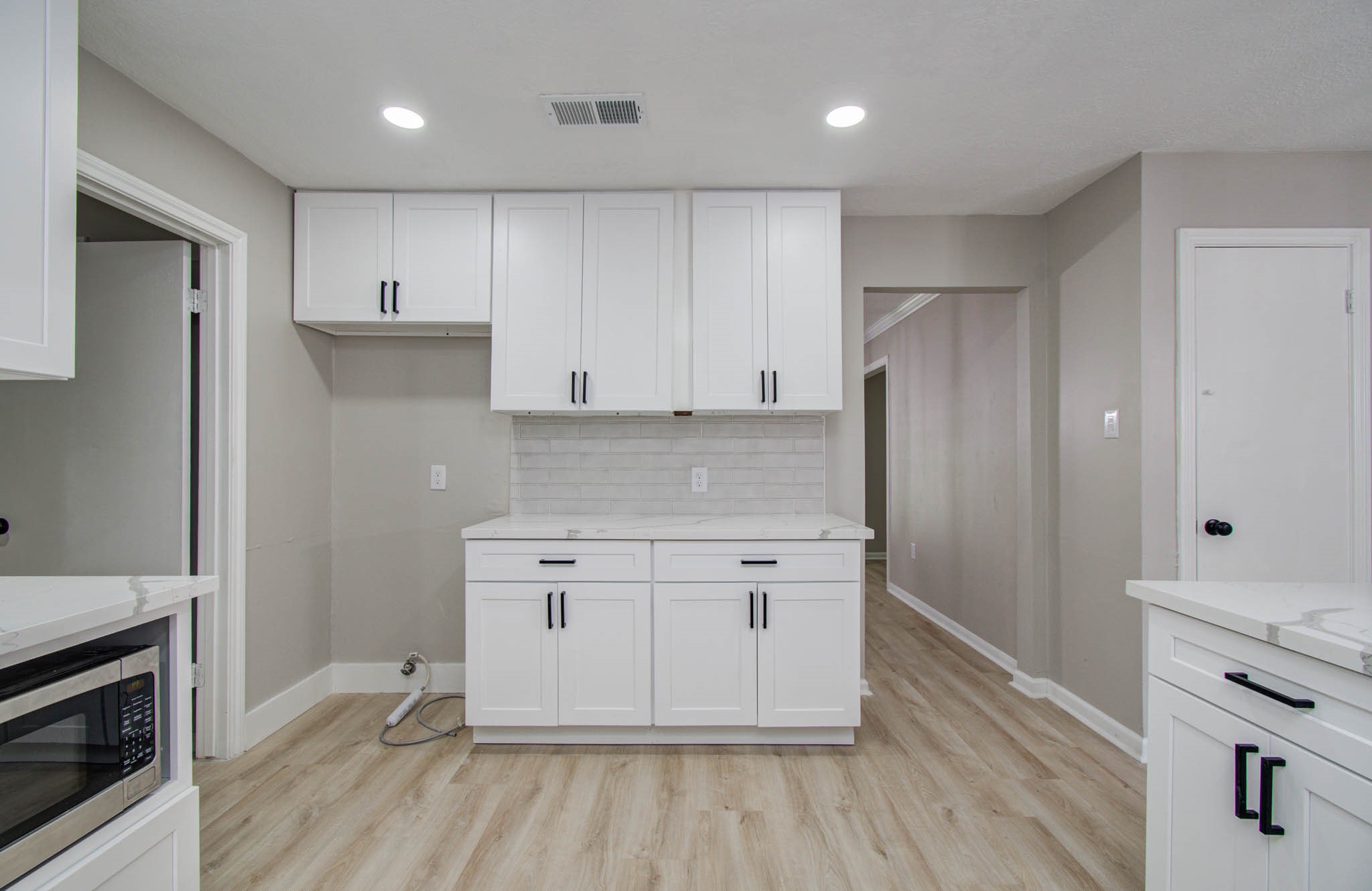 4735 Theall Road Houston, TX 77066 - Photo 18 of 36 a view of a kitchen with electric appliances