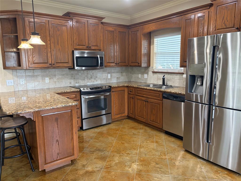 744 North Old Robinson Road Robinson, TX 76706 - Photo 8 of 24