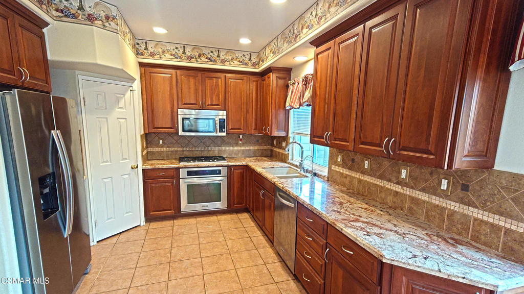 1708 Starpine Way Simi Valley, CA 93065 - Photo 3 of 5