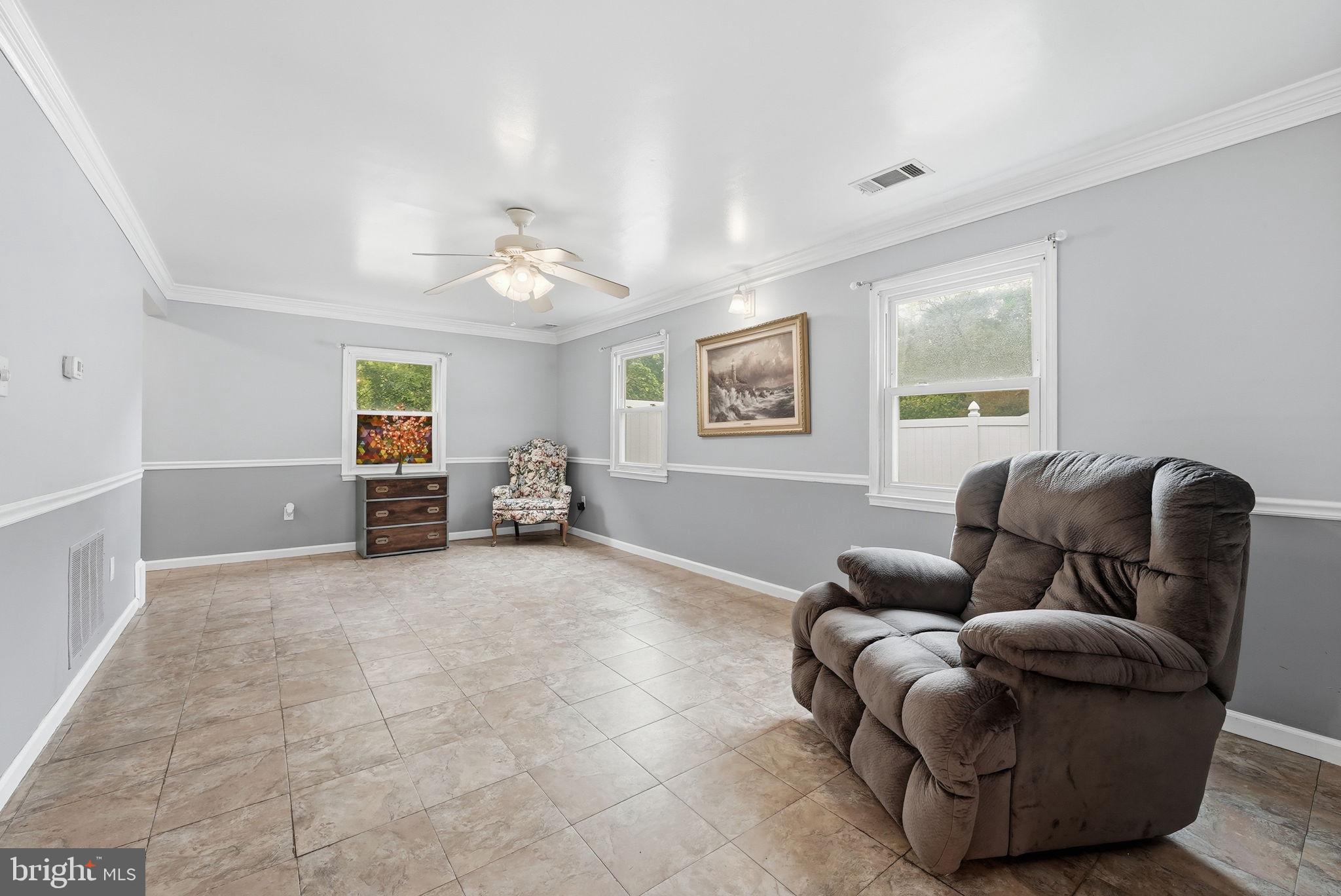 7309 Castle Road Manassas, VA 20109 - Photo 26 of 48 Living Room