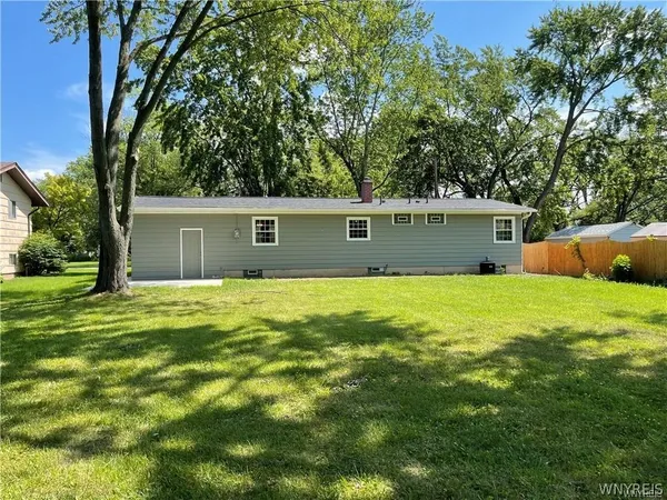 $2,500 | 425 East Lane, Lewiston, NY 14092