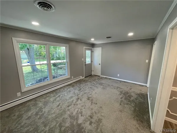 $2,500 | 425 East Lane, Lewiston, NY 14092