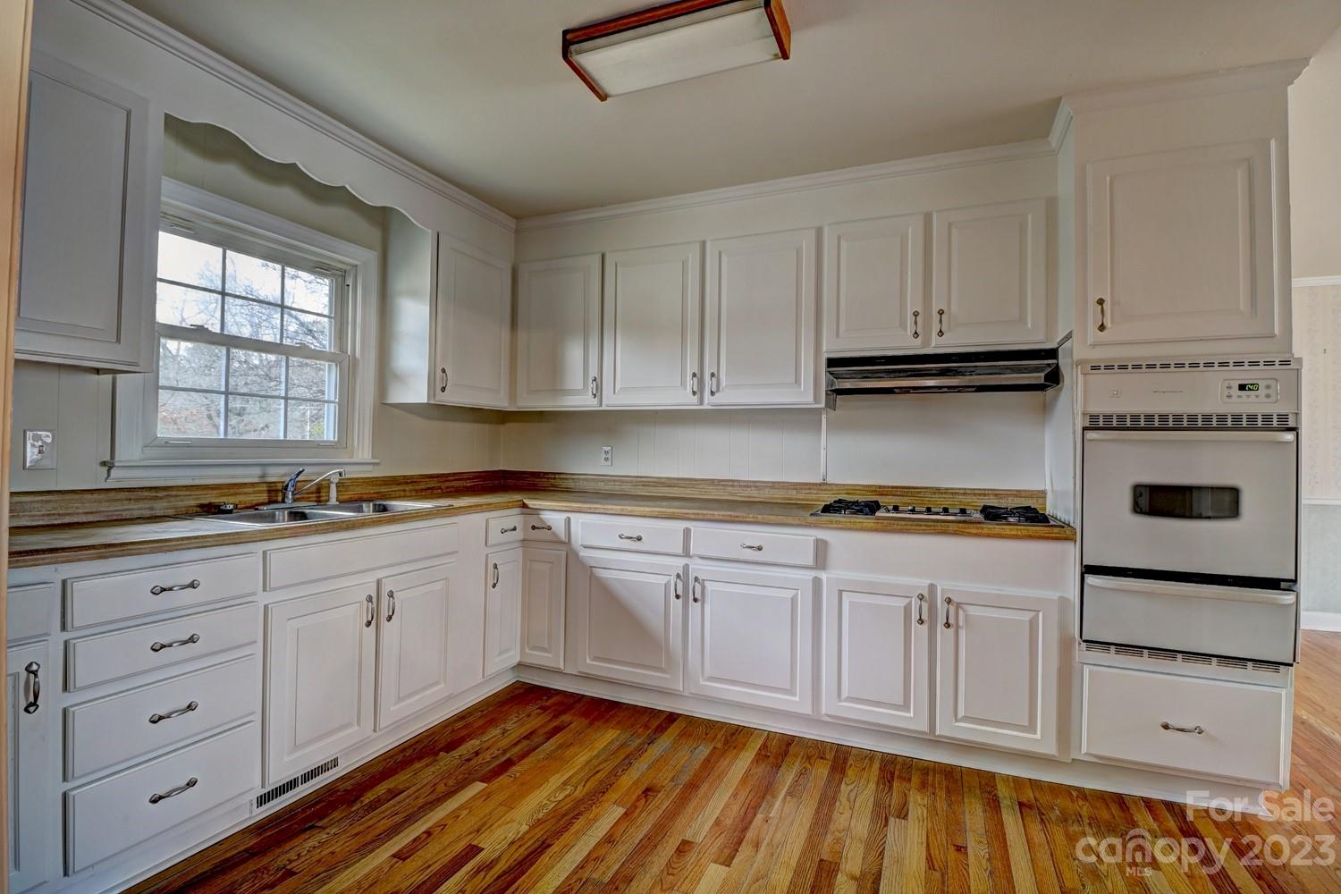 1408 Delview Road Cherryville, NC 28021 - Photo 4 of 23 a kitchen with granite countertop white cabinets and white appliances