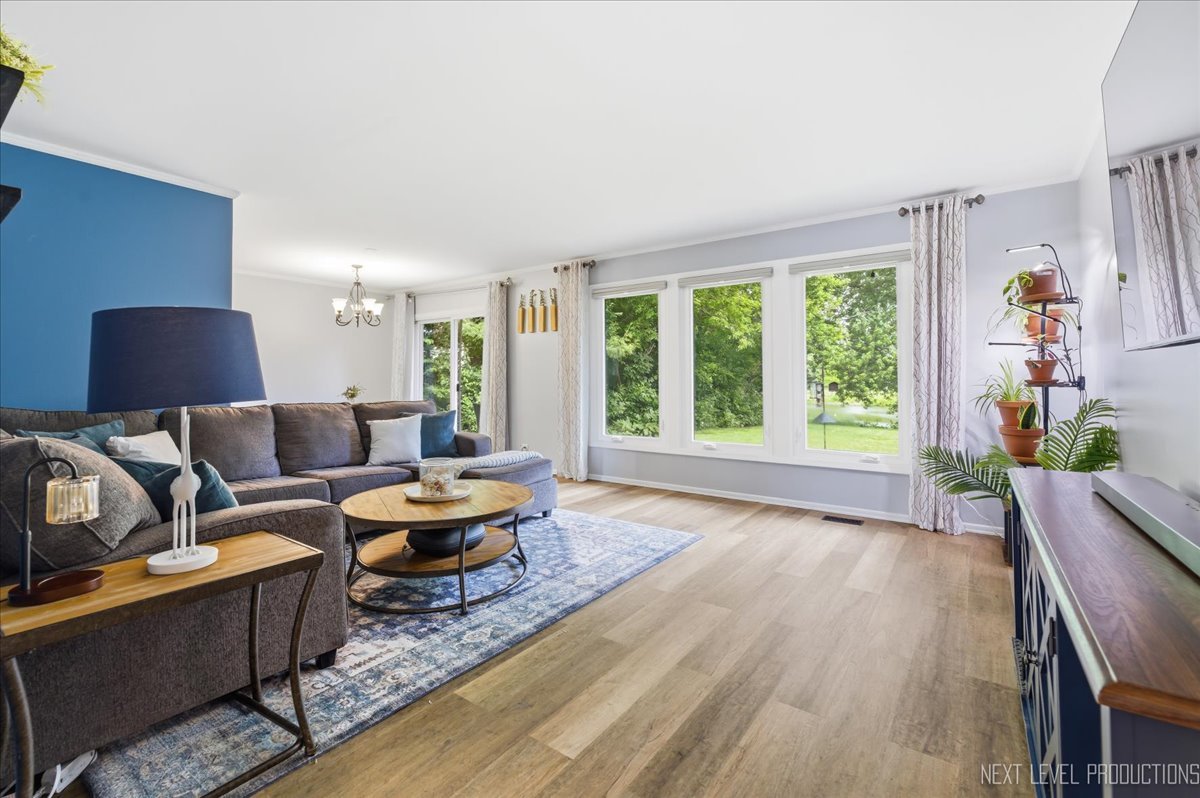2020 Carling Road Hoffman Estates, IL 60169 - Photo 11 of 56