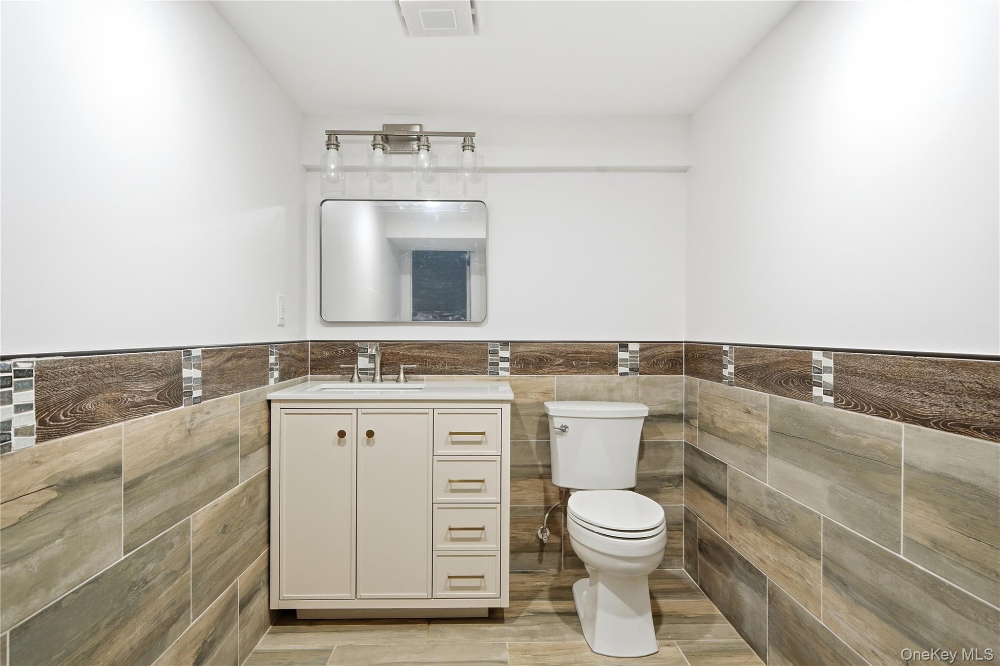 75 Centerport Road Greenlawn, NY 11740 - Photo 27 of 49