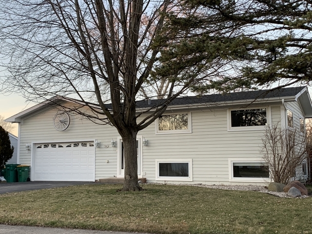 683 Clover Road Wauconda, IL 60084 - Photo 2 of 40