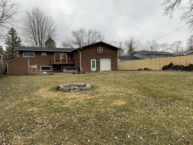 683 Clover Road Wauconda, IL 60084 - Photo 3 of 40