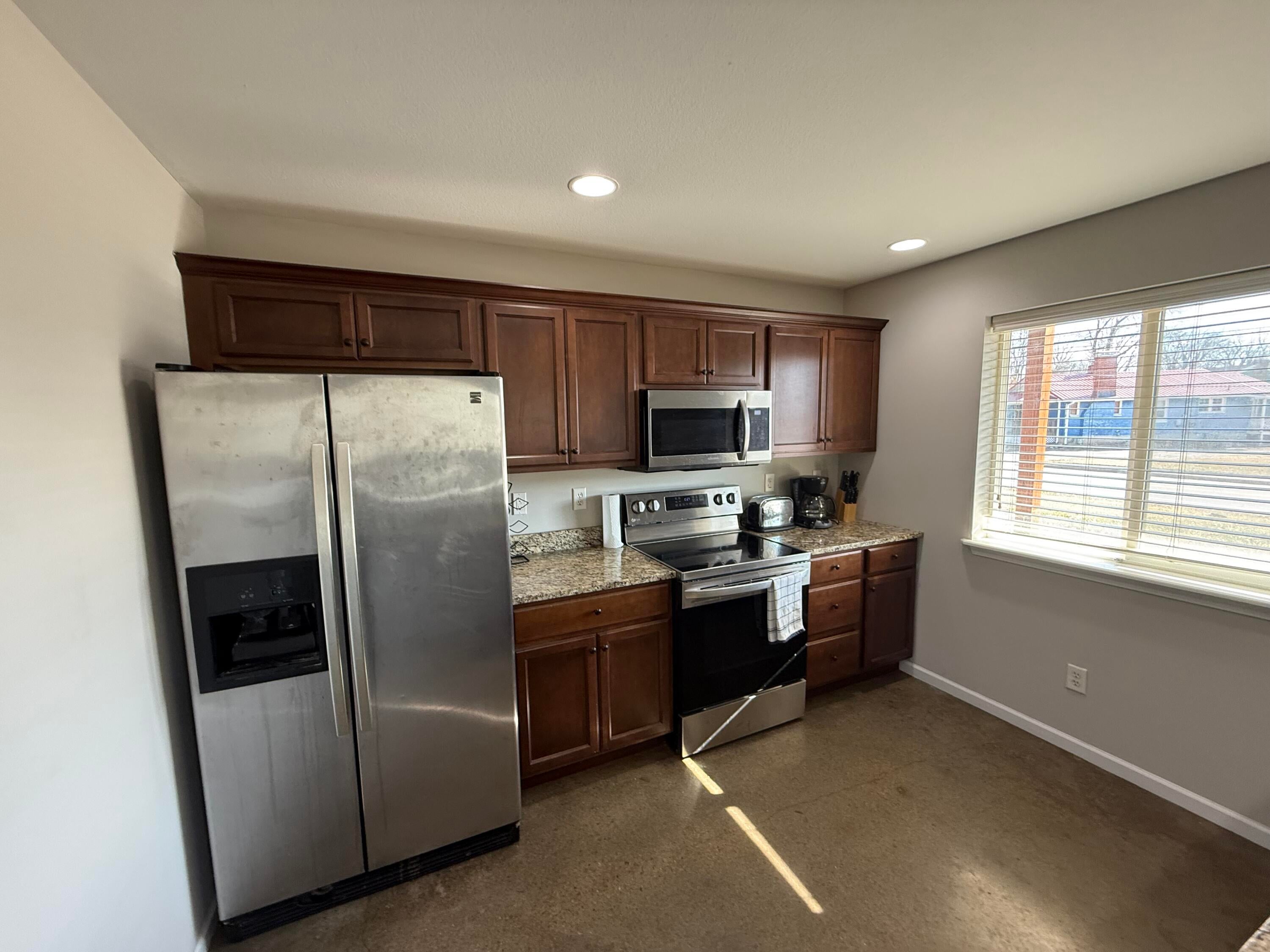 1409 Paris Road, Unit 101 Columbia, MO 65201 - Photo 9 of 26 IMG_4582