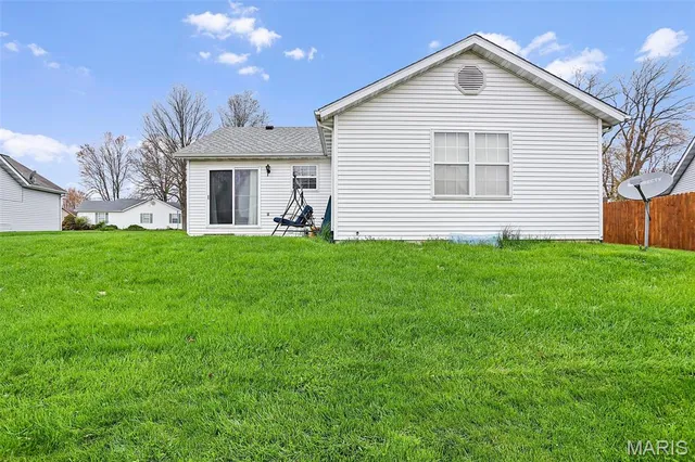 $2,300 | 116 Bayhill Boulevard, Glen Carbon, IL 62034